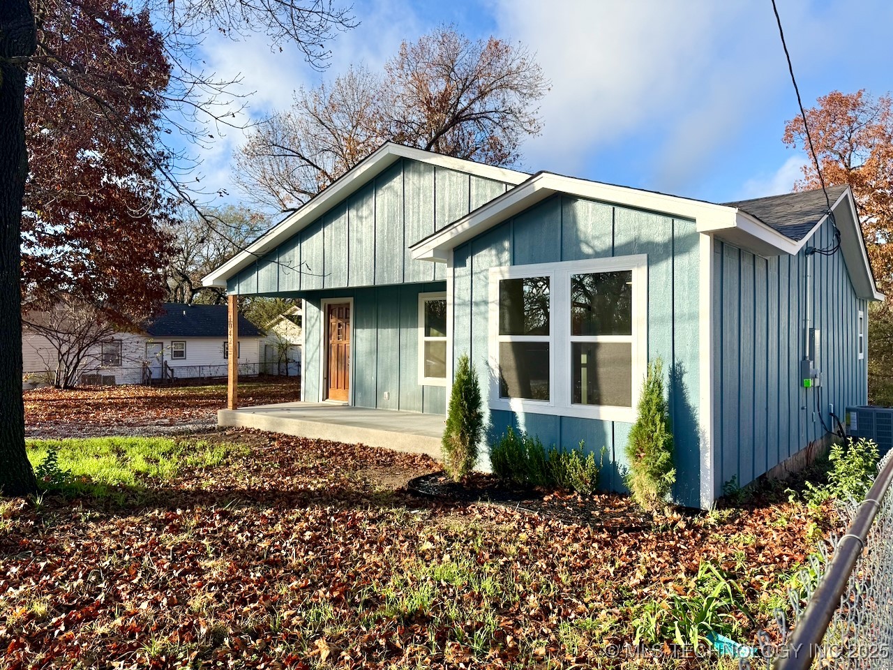 1042 N Valley Drive Property Photo 4