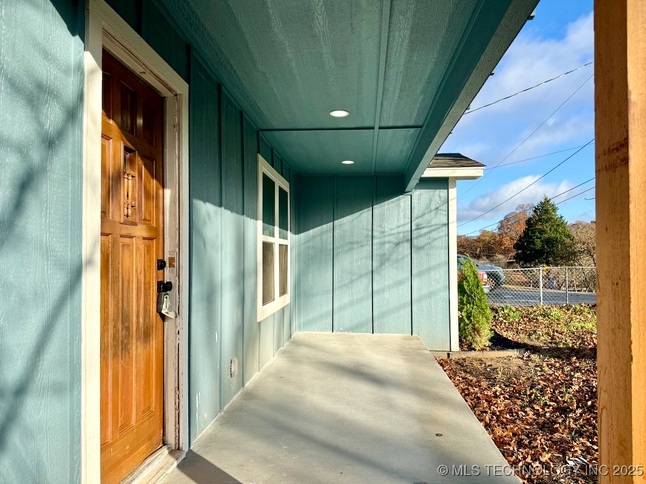 1042 N Valley Drive Property Photo 5