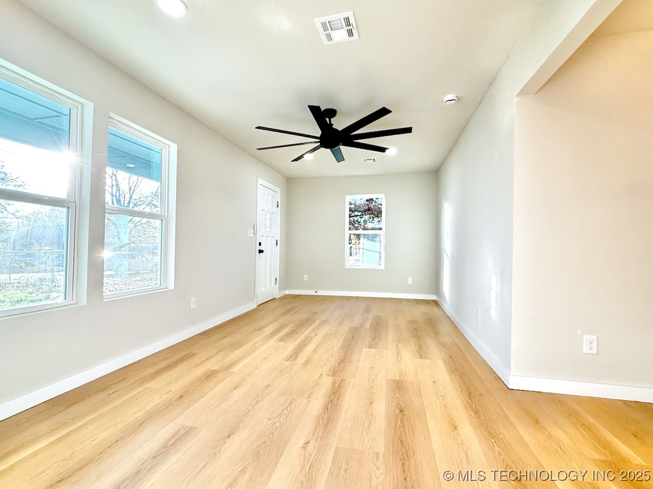 1042 N Valley Drive Property Photo 7