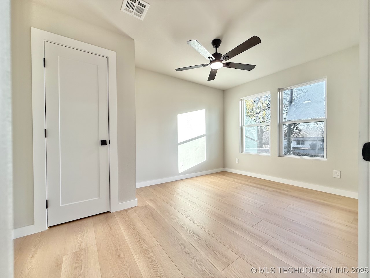 1042 N Valley Drive Property Photo 8