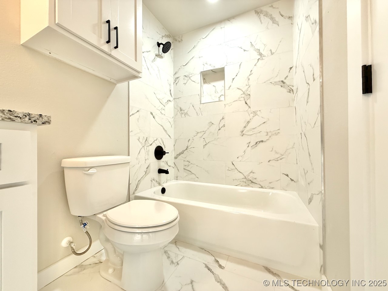 1042 N Valley Drive Property Photo 11