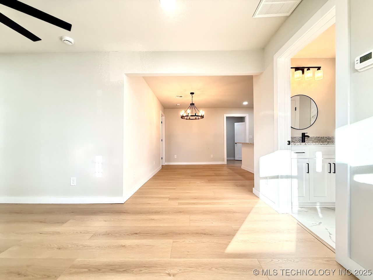 1042 N Valley Drive Property Photo 13