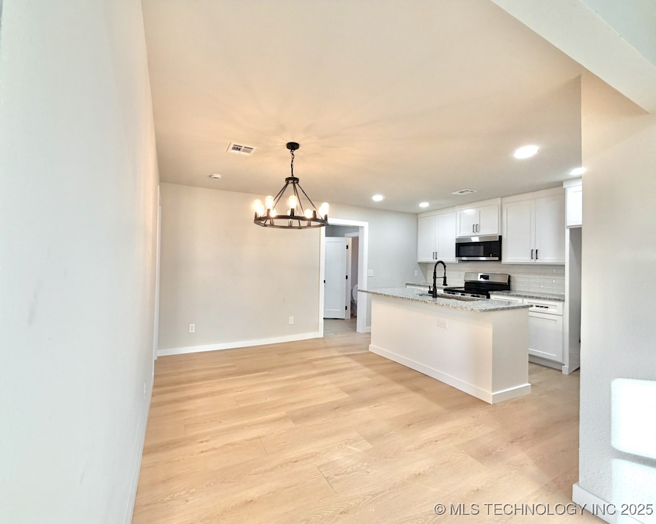 1042 N Valley Drive Property Photo 14