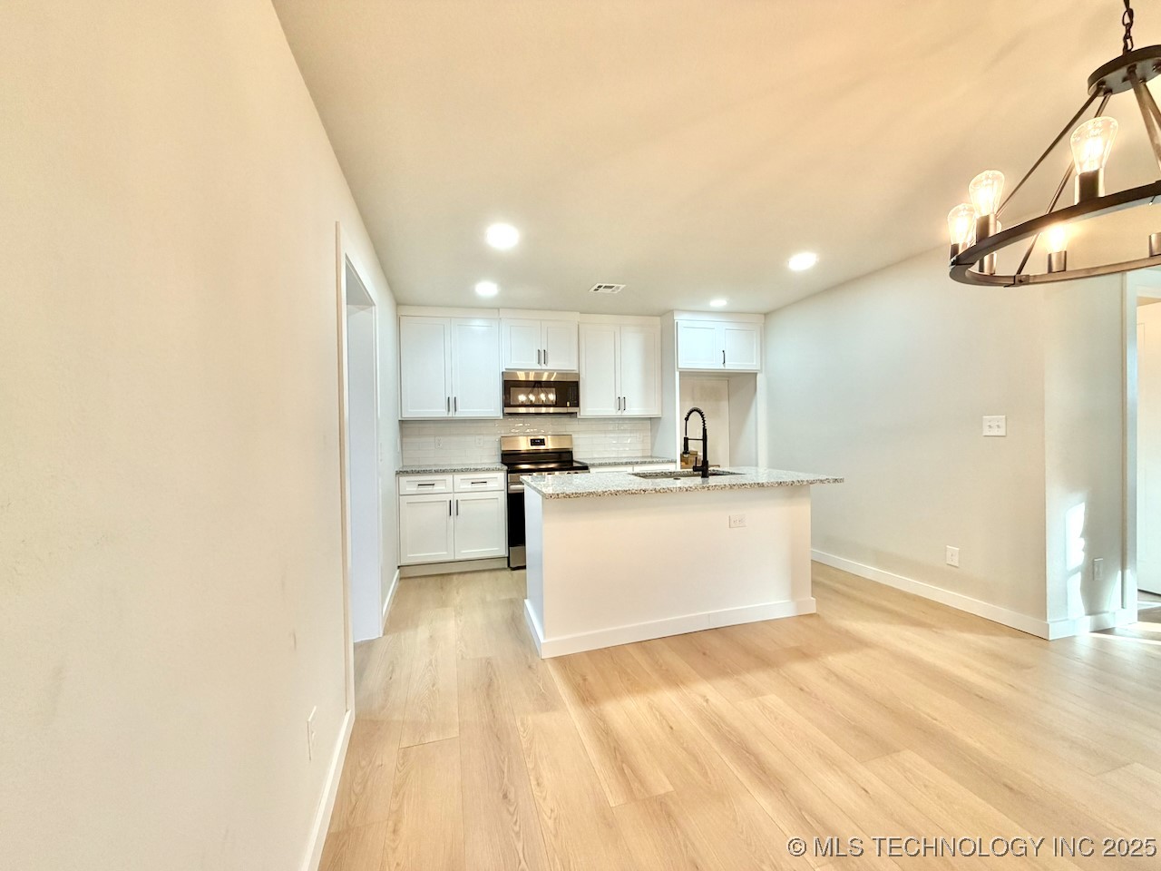 1042 N Valley Drive Property Photo 15