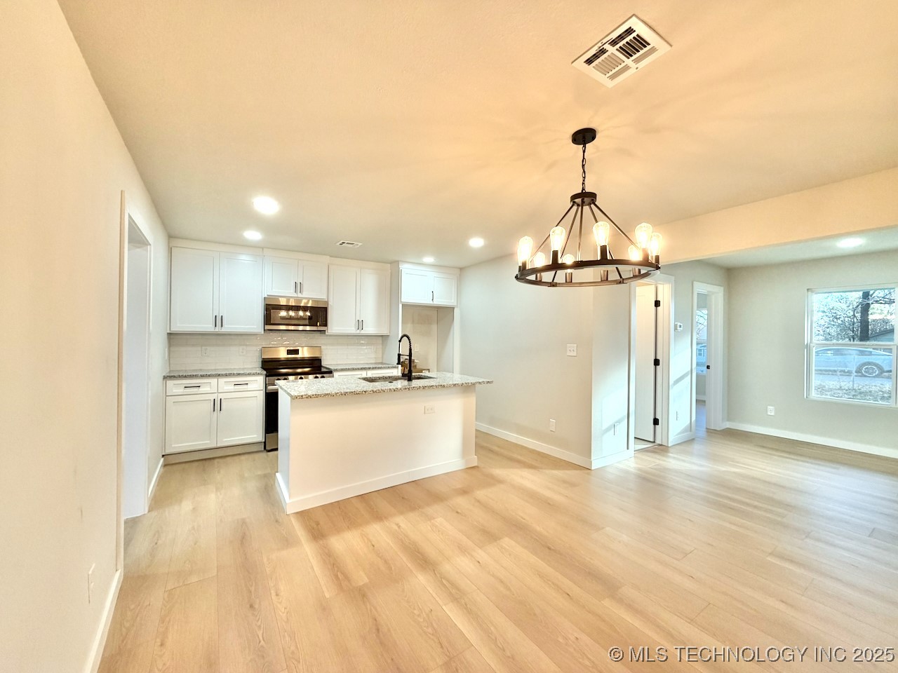 1042 N Valley Drive Property Photo 17