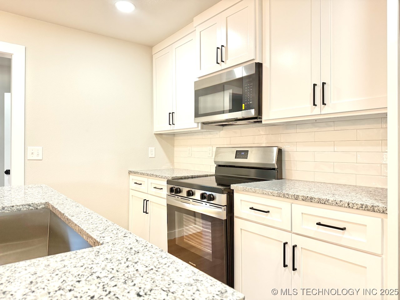 1042 N Valley Drive Property Photo 19