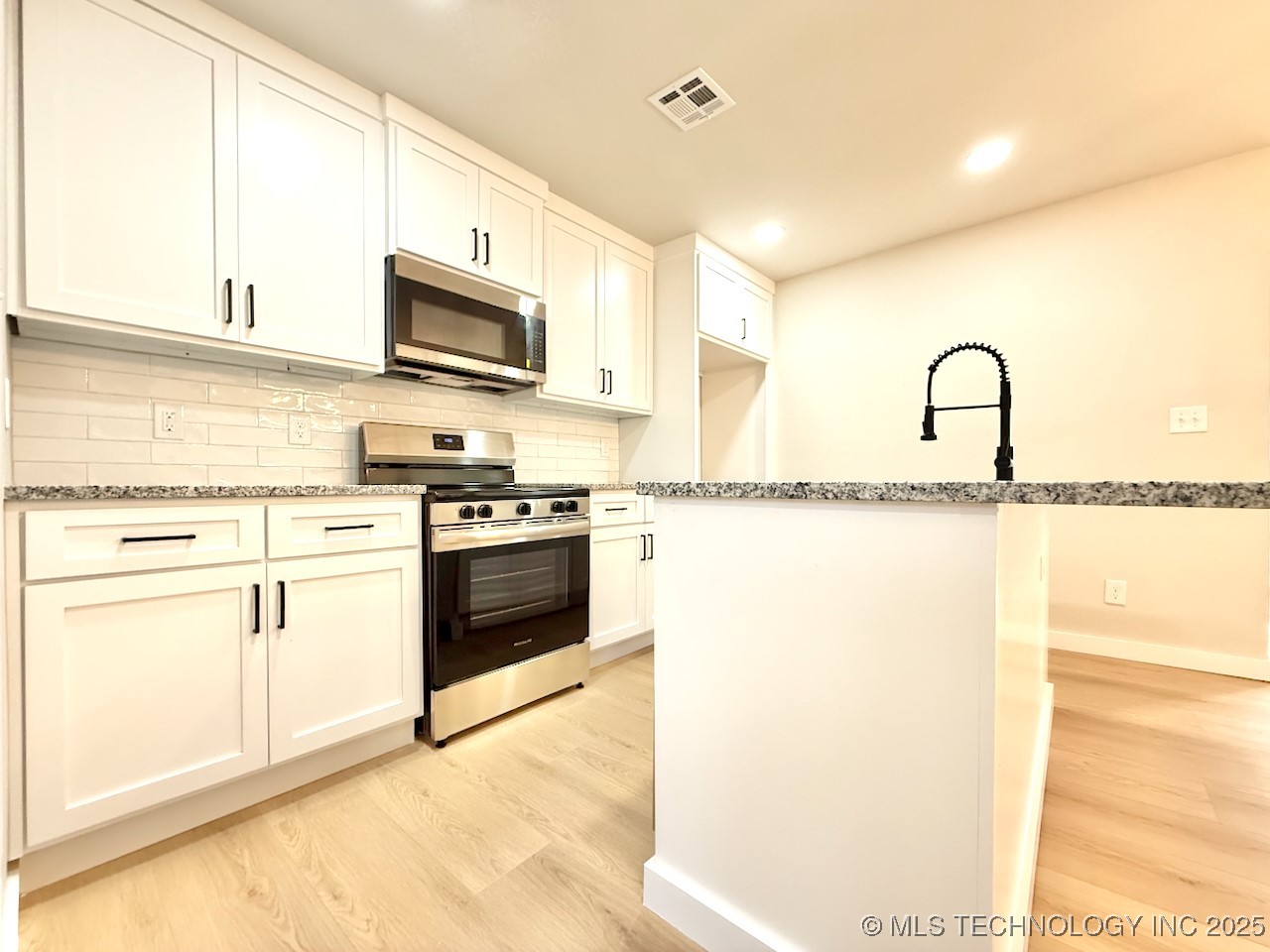 1042 N Valley Drive Property Photo 20