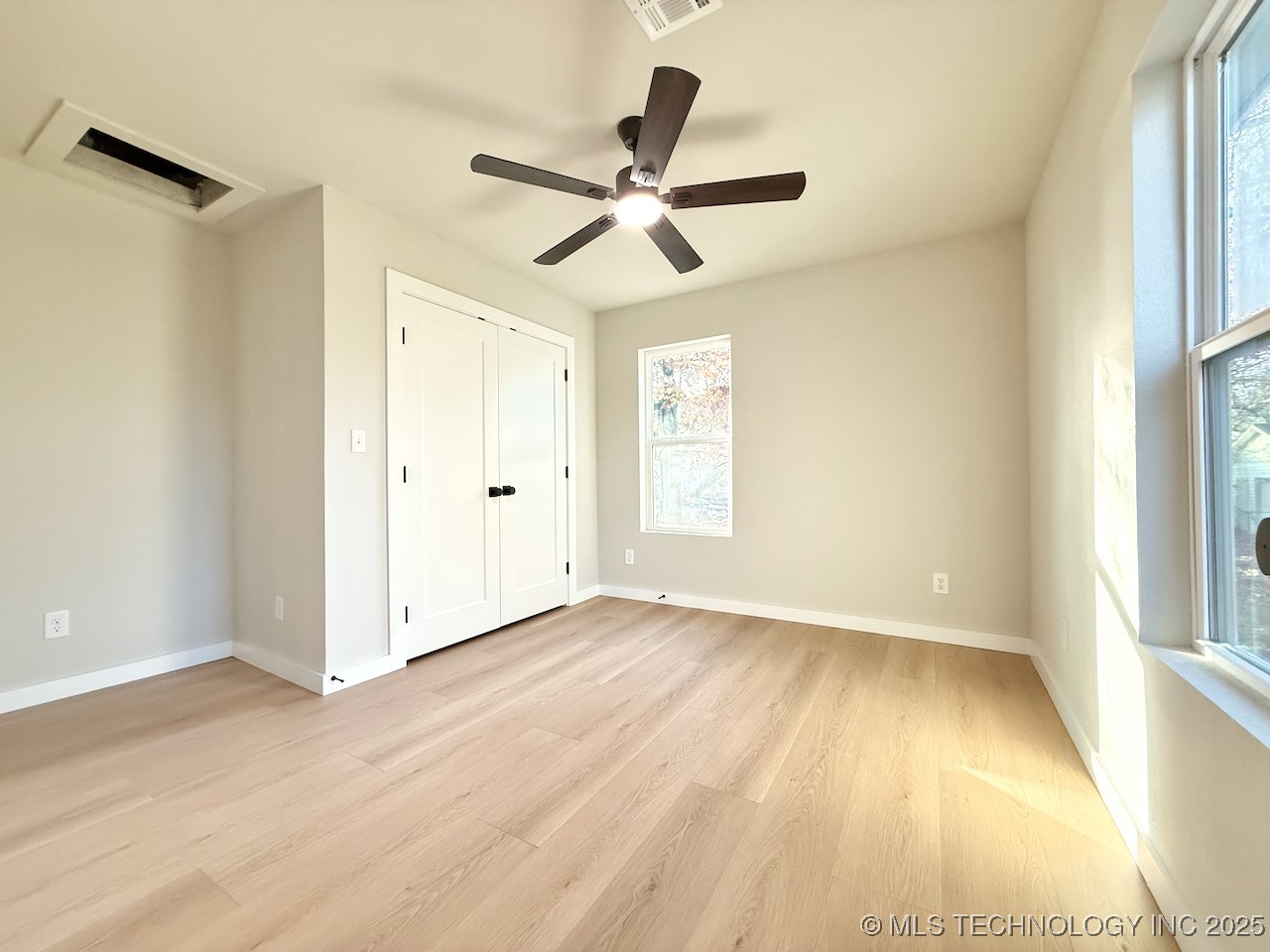 1042 N Valley Drive Property Photo 21