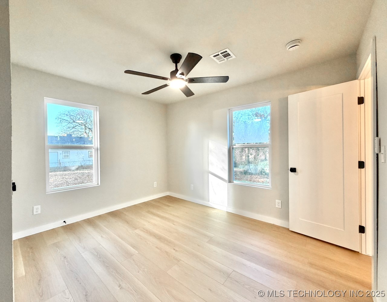 1042 N Valley Drive Property Photo 22