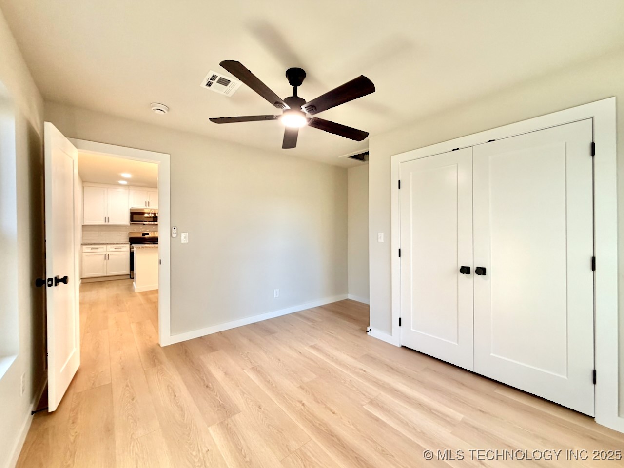 1042 N Valley Drive Property Photo 23