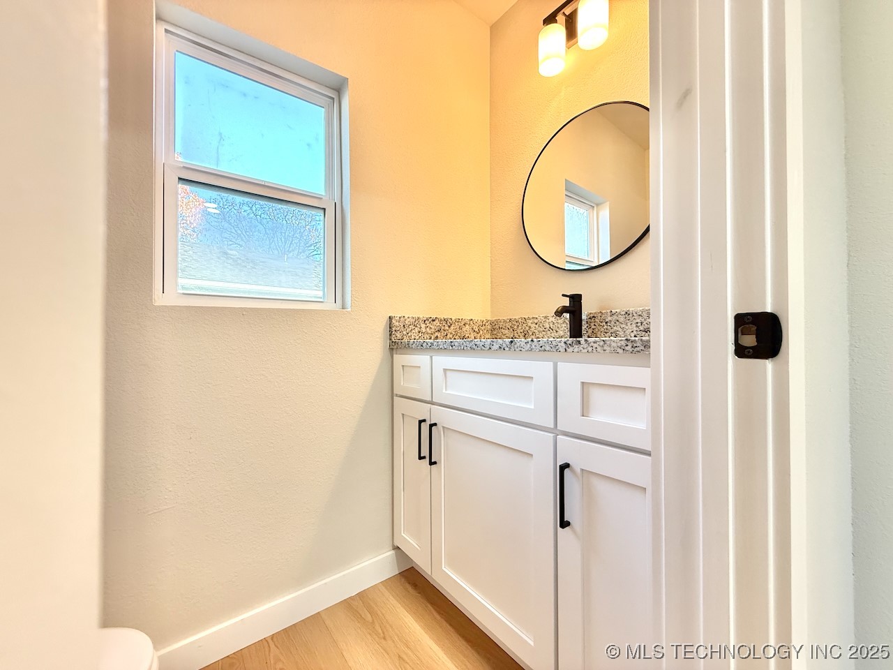 1042 N Valley Drive Property Photo 24