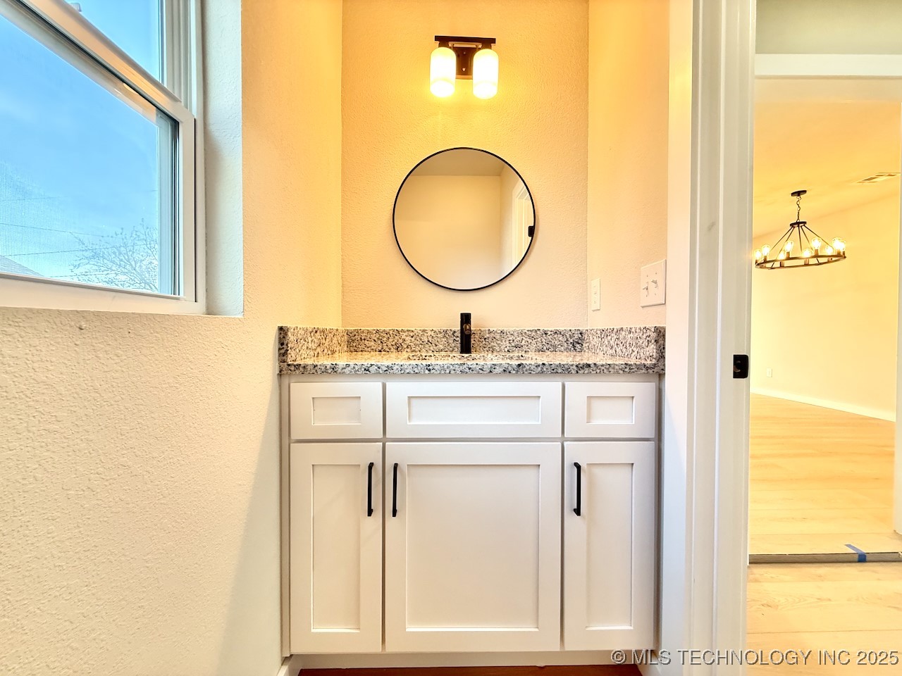 1042 N Valley Drive Property Photo 25