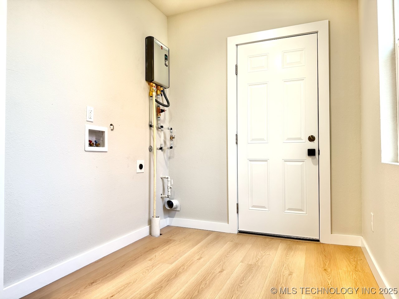 1042 N Valley Drive Property Photo 26