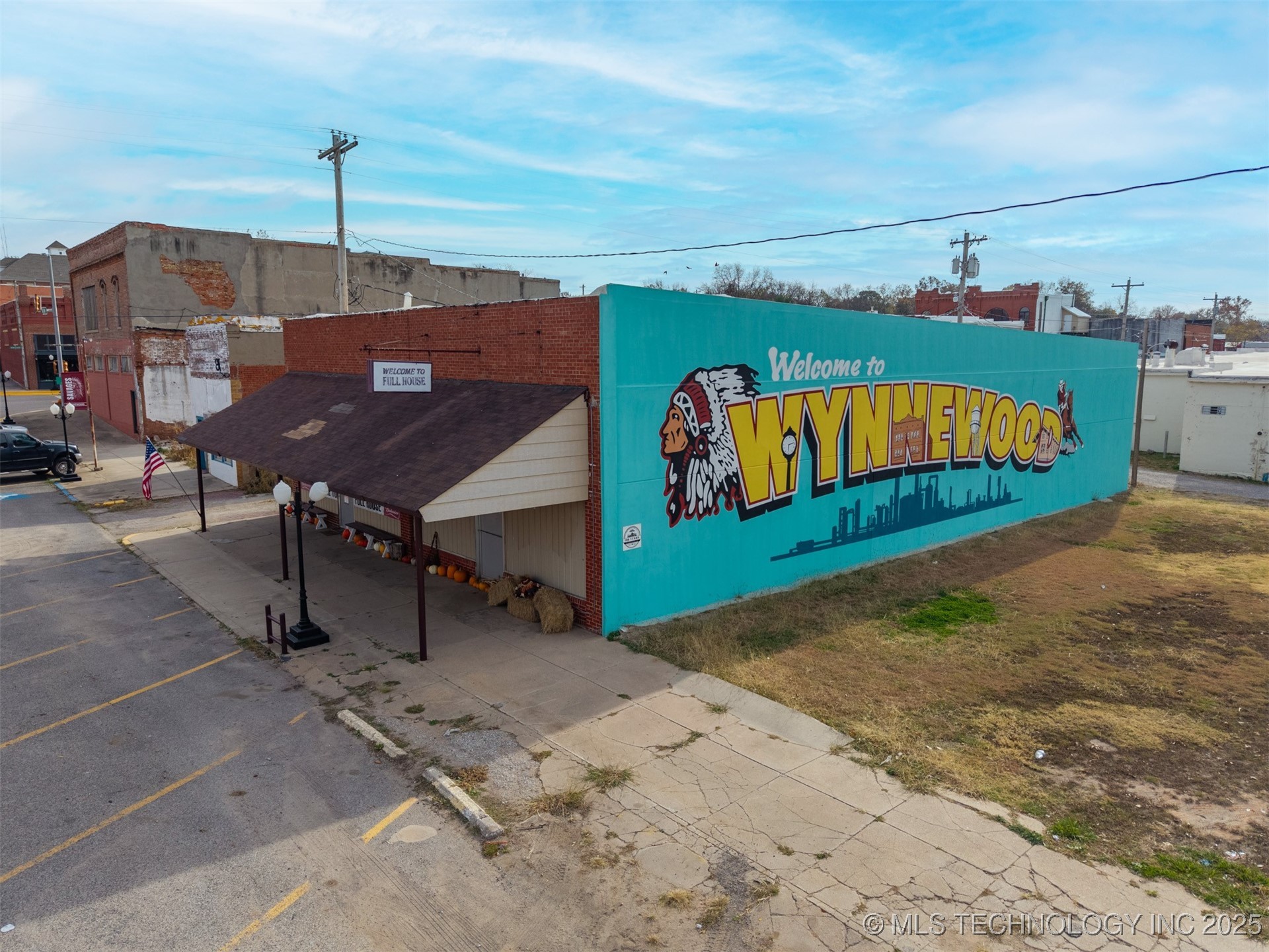 113 W Robert S Kerr Property Photo 1