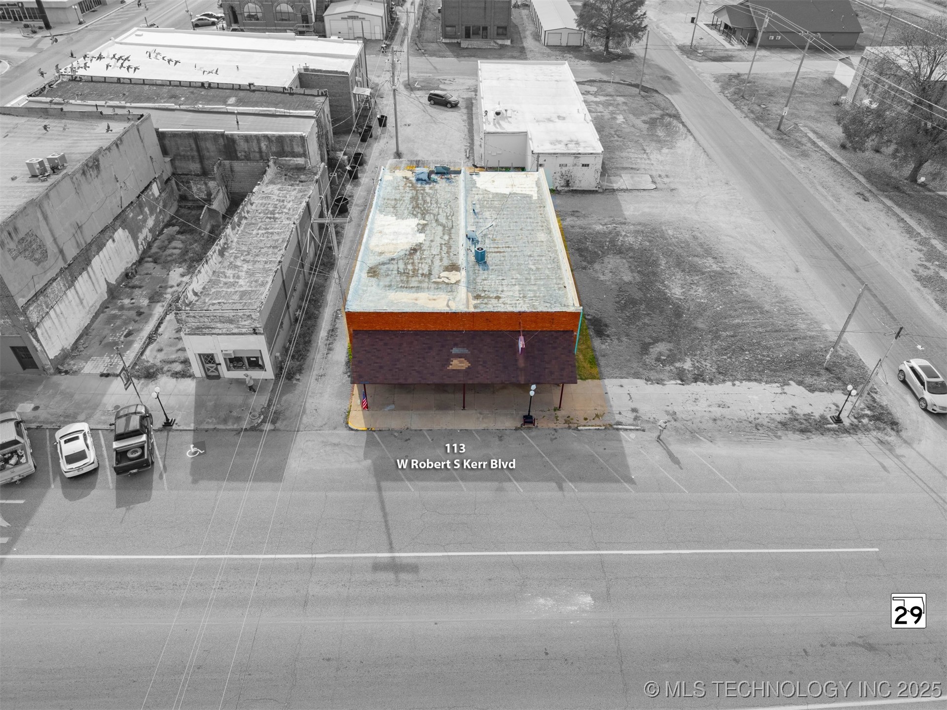 113 W Robert S Kerr Property Photo 3