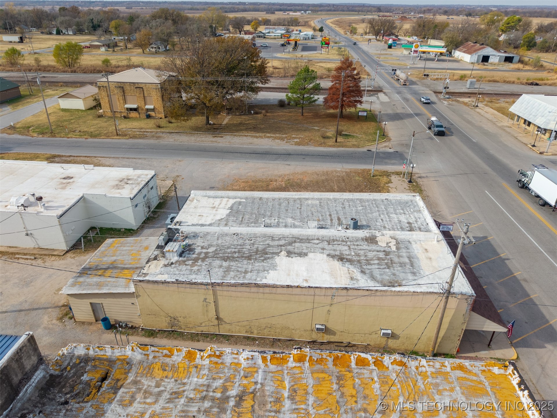 113 W Robert S Kerr Property Photo 6