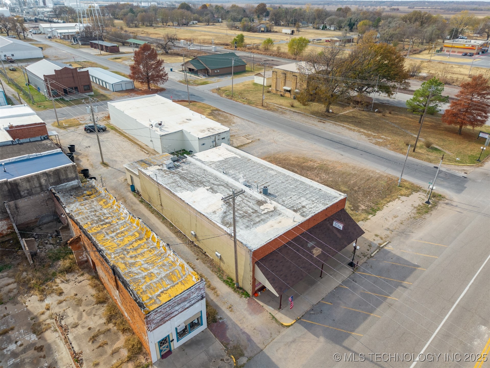 113 W Robert S Kerr Property Photo 7