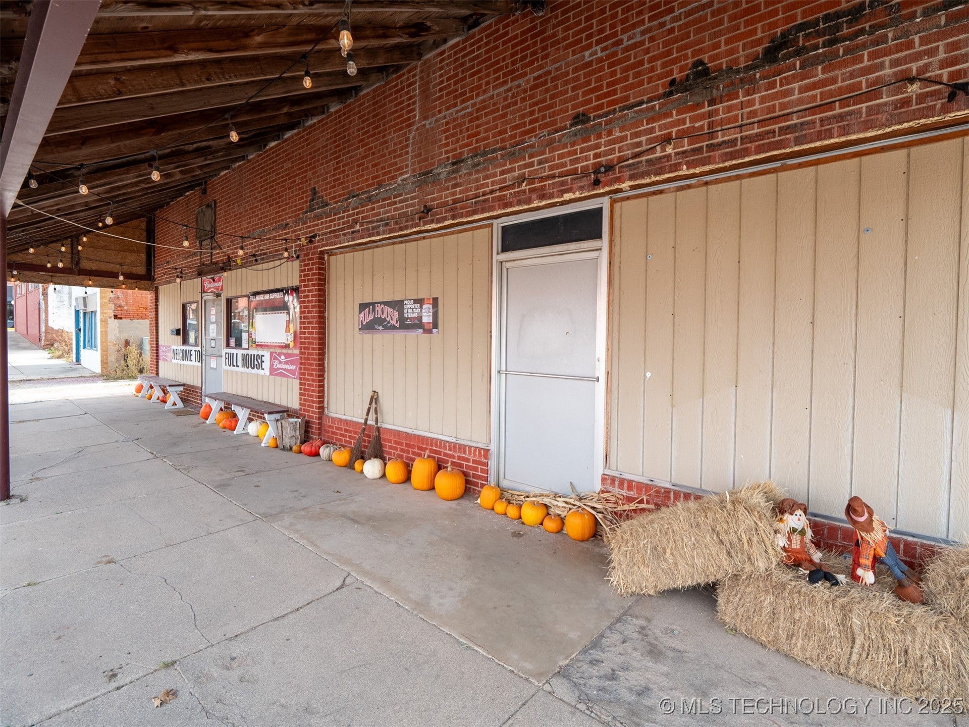 113 W Robert S Kerr Property Photo 13