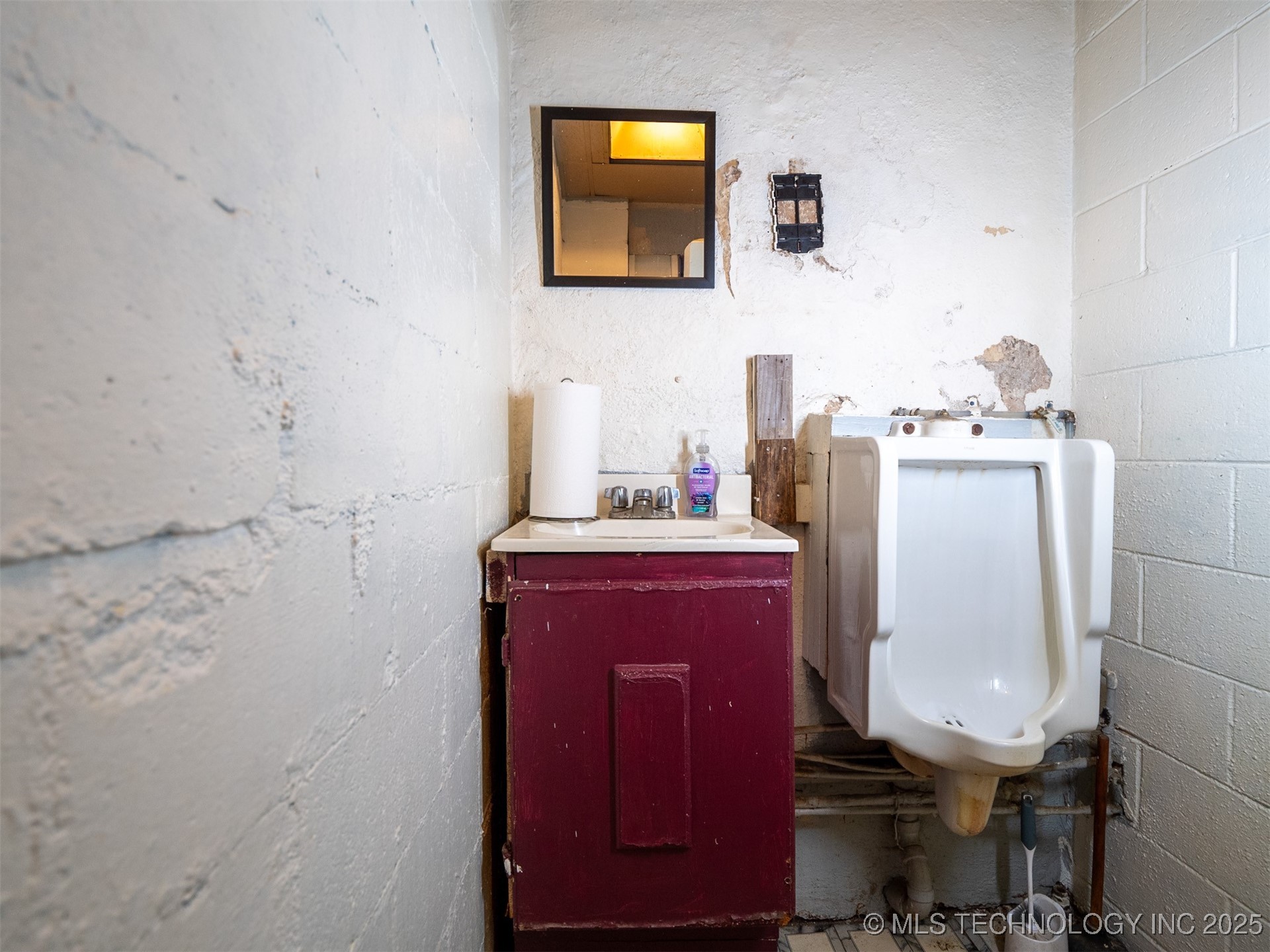 113 W Robert S Kerr Property Photo 31