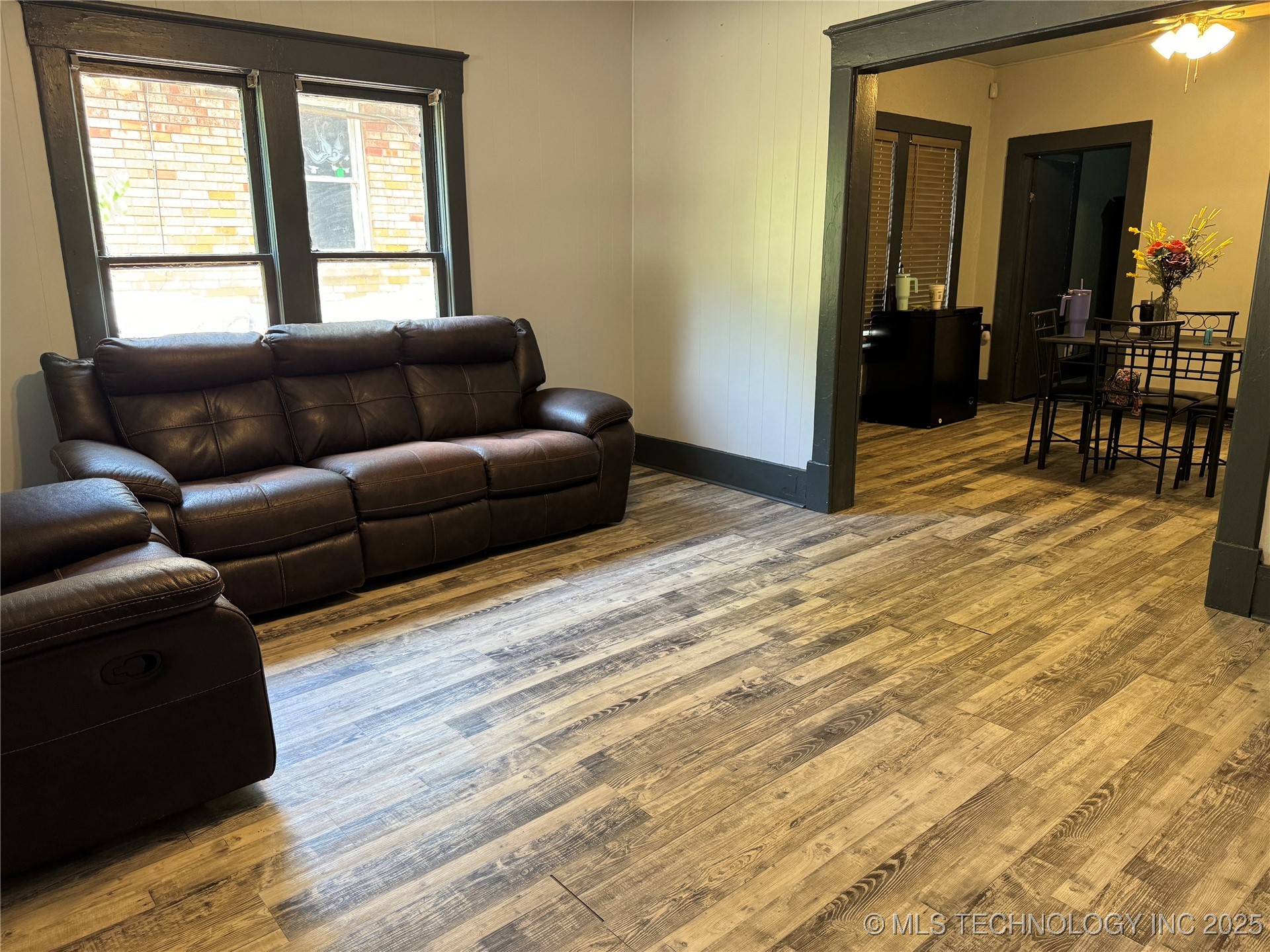 319 S Division Street Property Photo 4