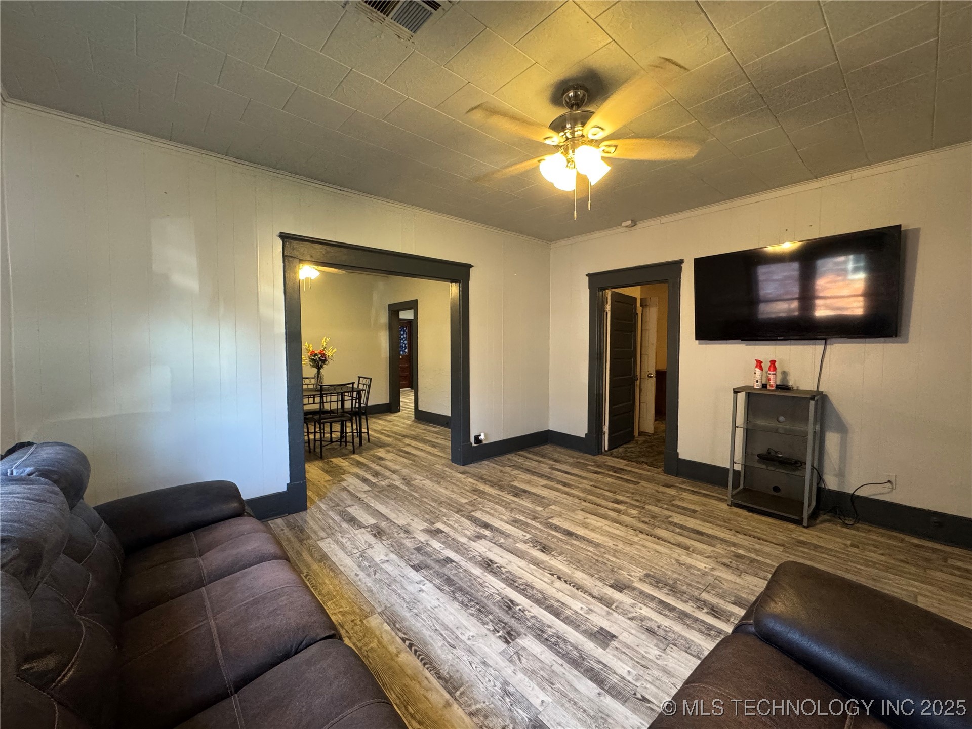 319 S Division Street Property Photo 5