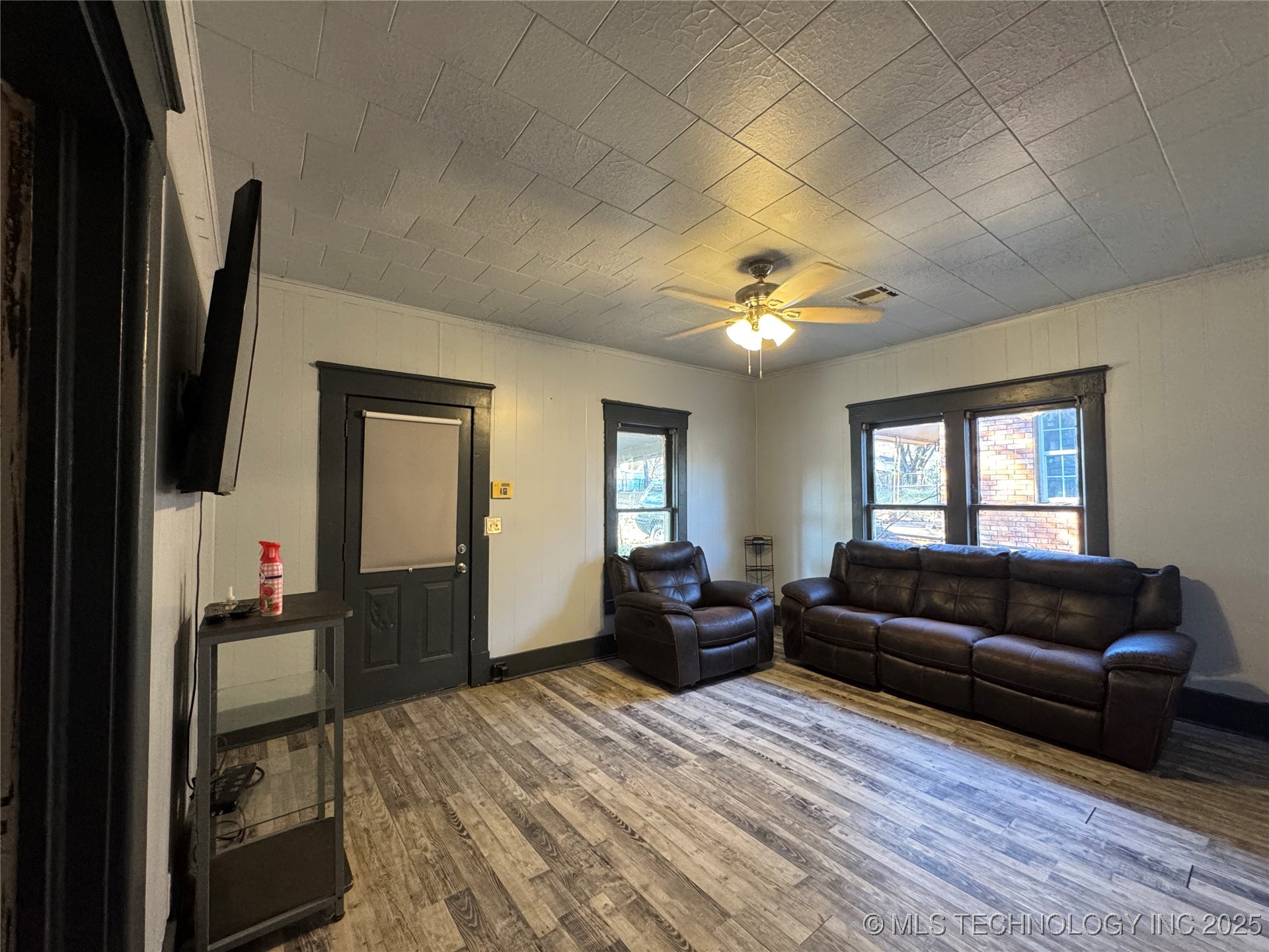 319 S Division Street Property Photo 8