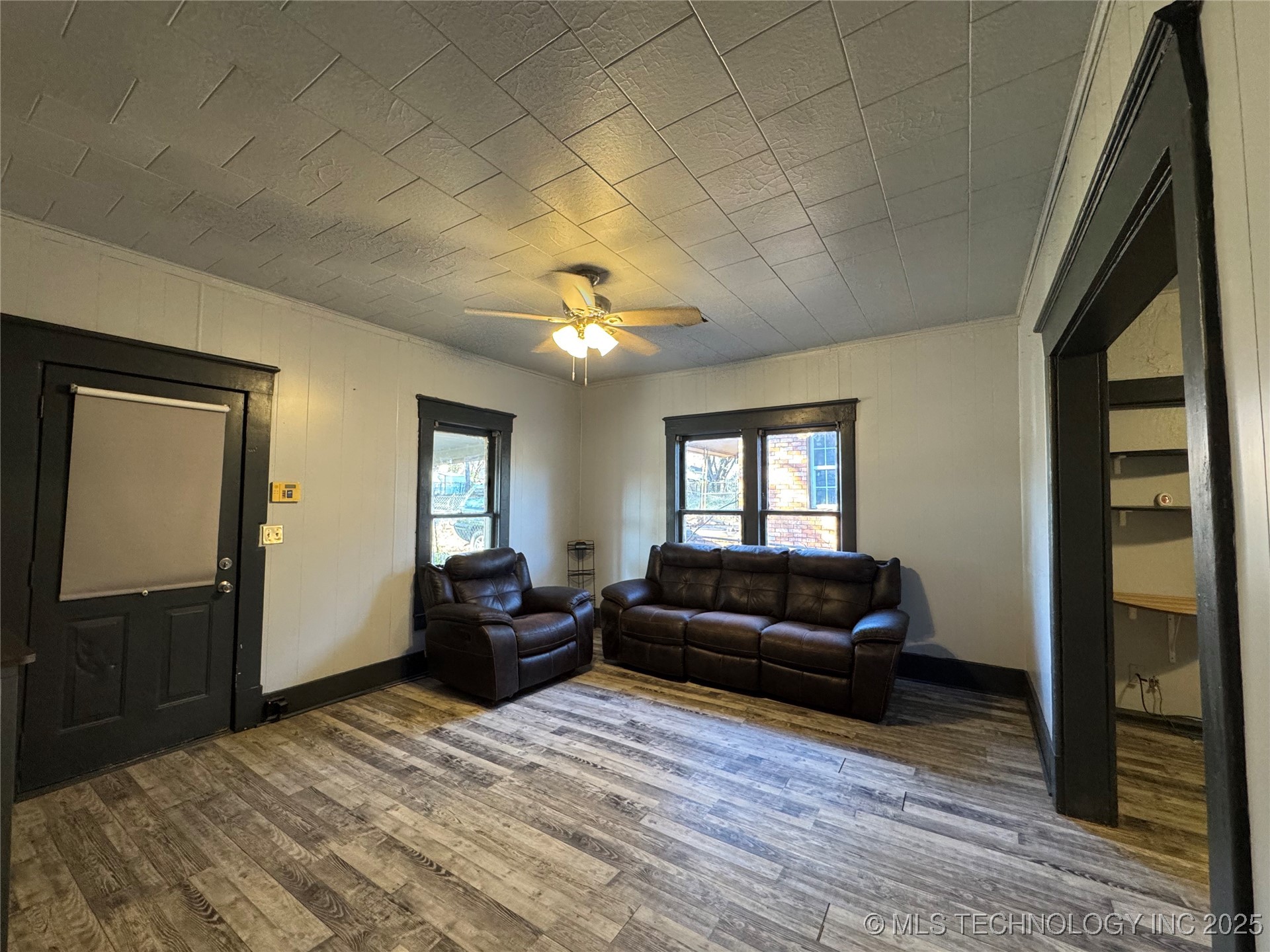 319 S Division Street Property Photo 9