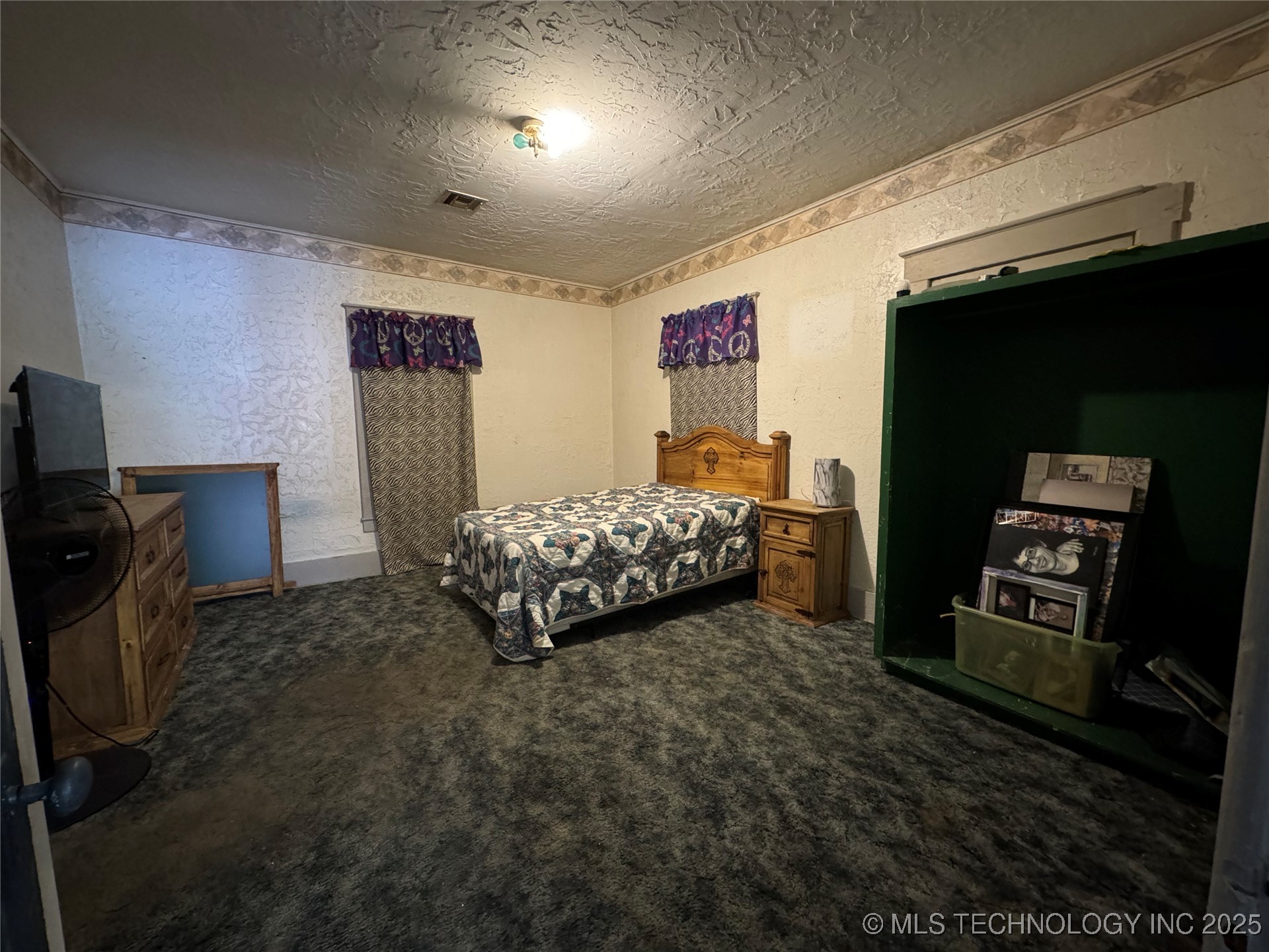 319 S Division Street Property Photo 21