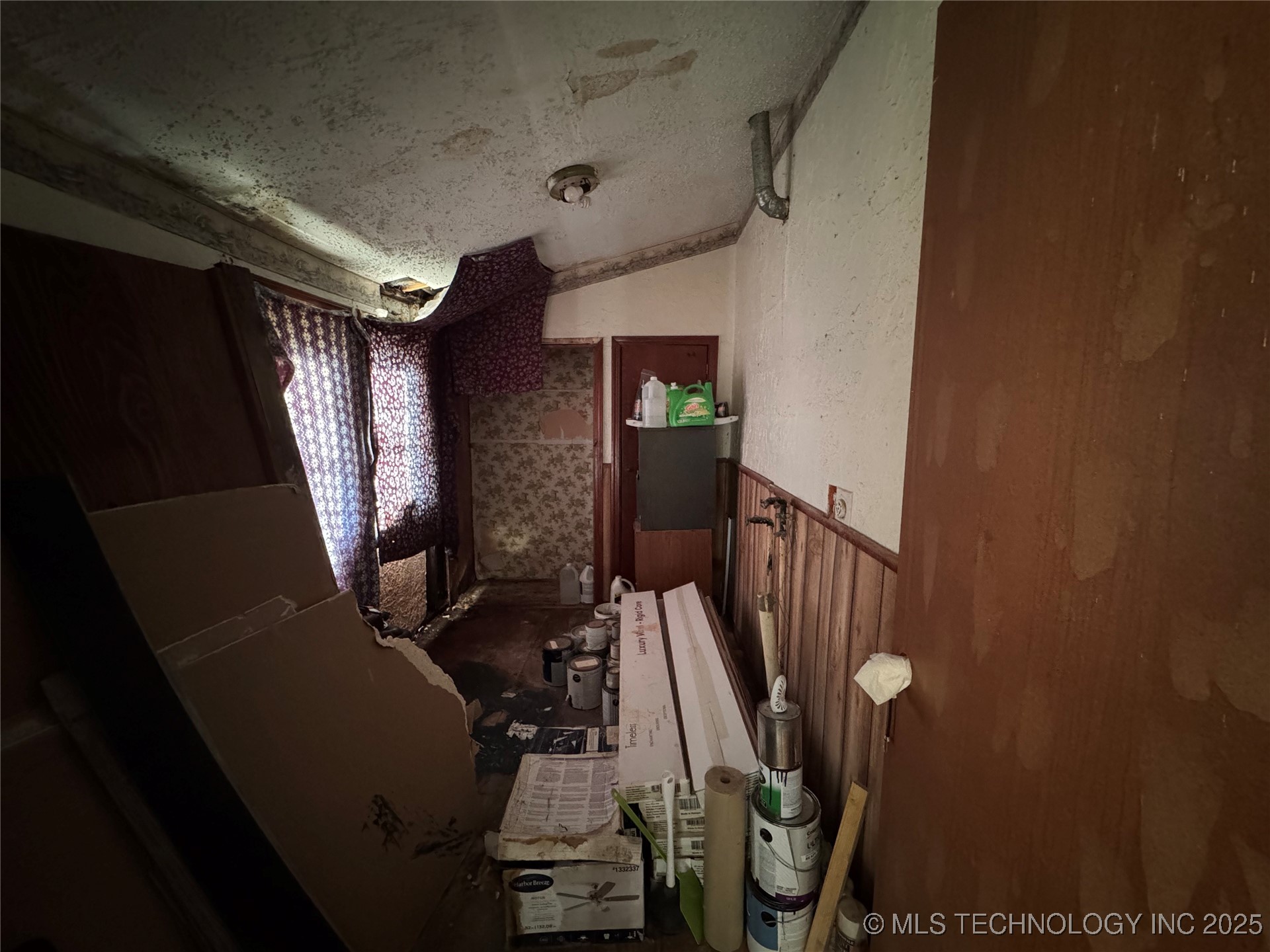 319 S Division Street Property Photo 27