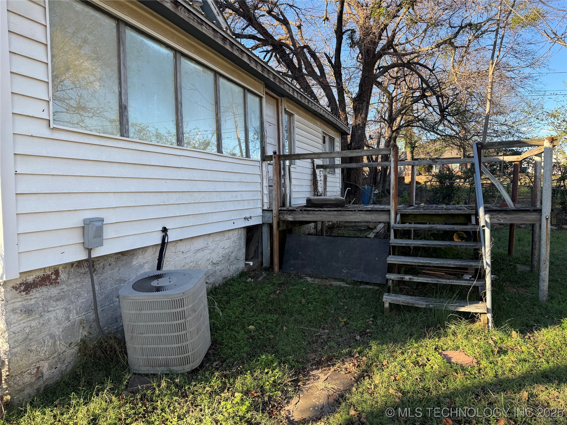 319 S Division Street Property Photo 31