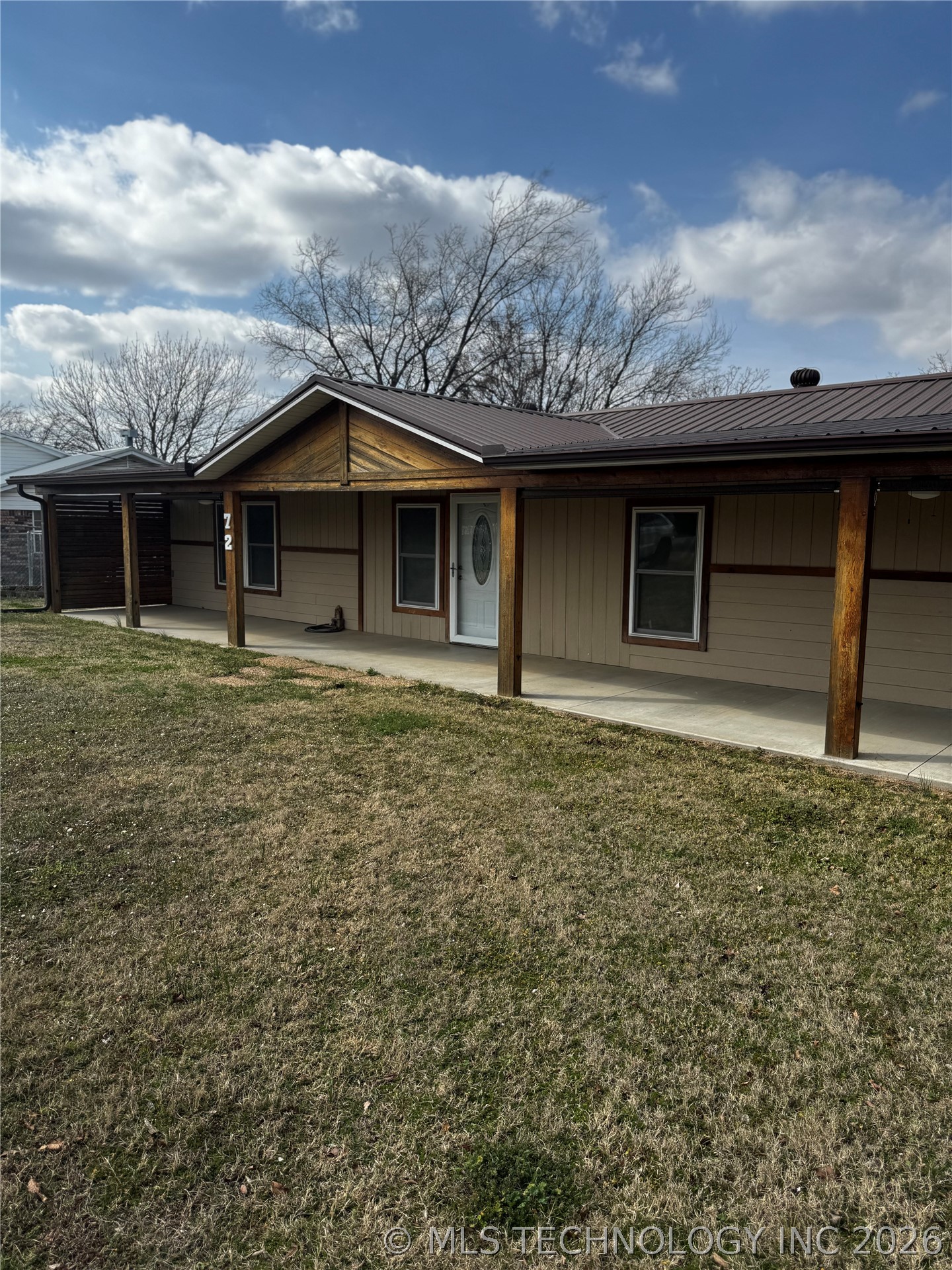 72 W Hilltop Road Property Photo 2