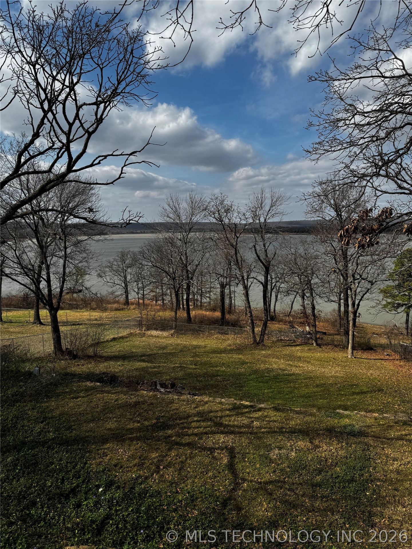 72 W Hilltop Road Property Photo 4