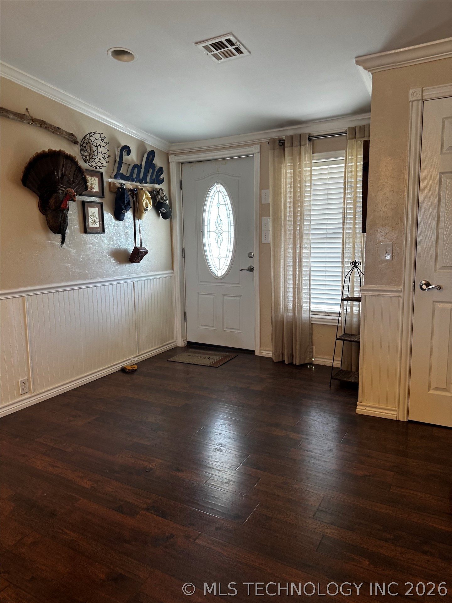 72 W Hilltop Road Property Photo 5