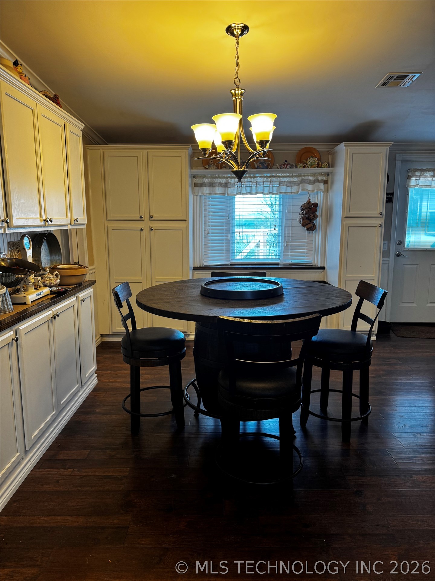 72 W Hilltop Road Property Photo 6