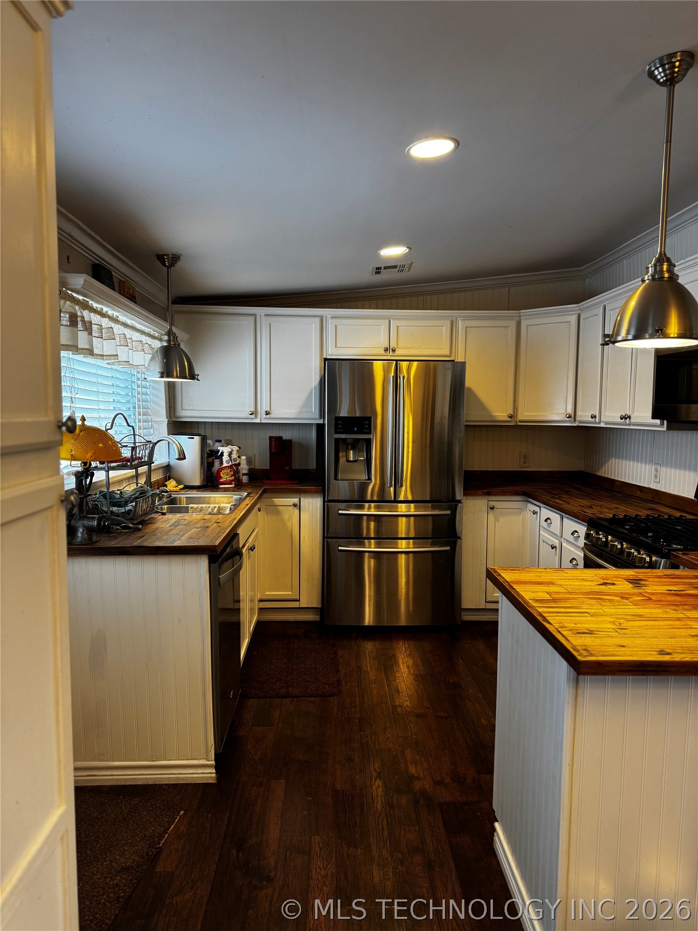 72 W Hilltop Road Property Photo 7