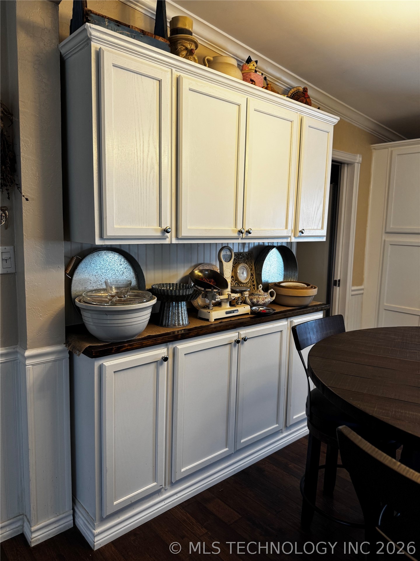 72 W Hilltop Road Property Photo 8