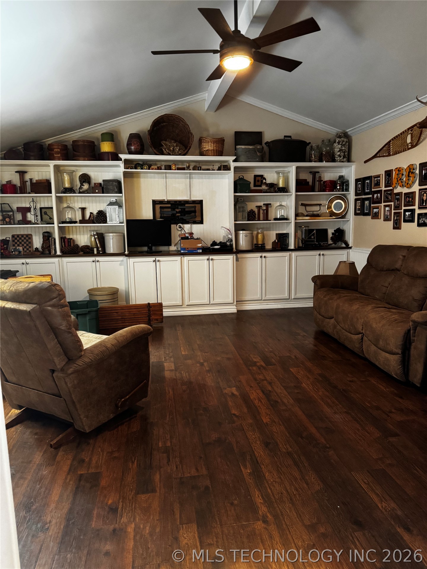 72 W Hilltop Road Property Photo 9