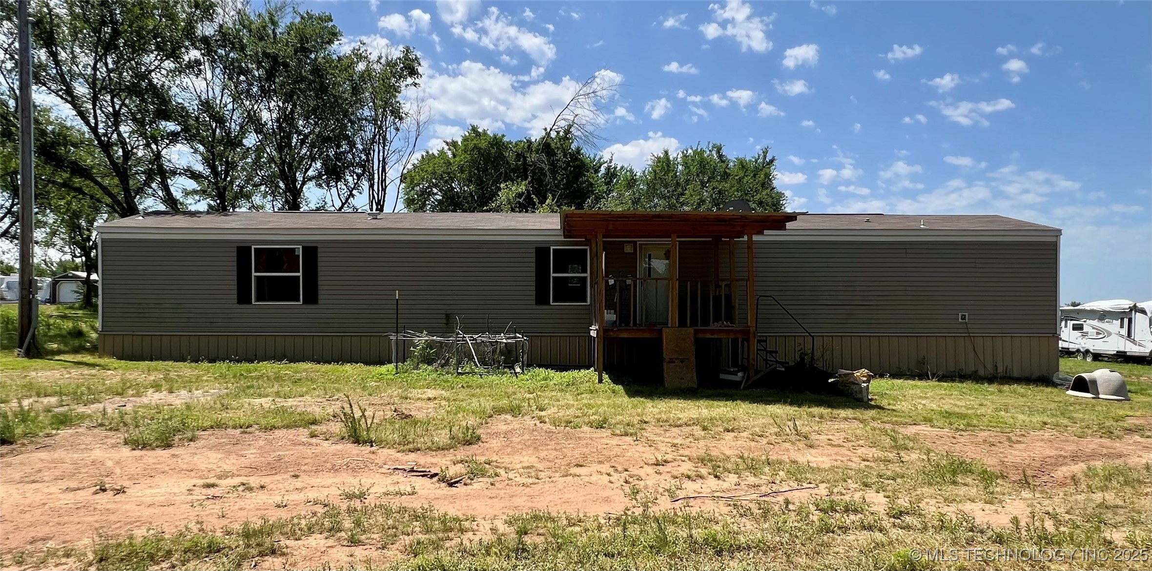 424470 E 1020 Property Photo 1