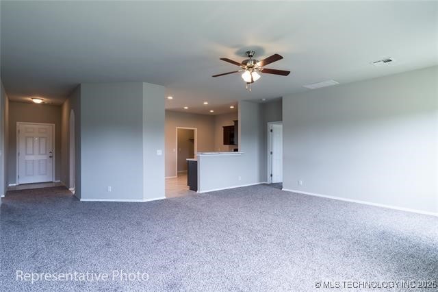 7025 S Maple Avenue Property Photo 4