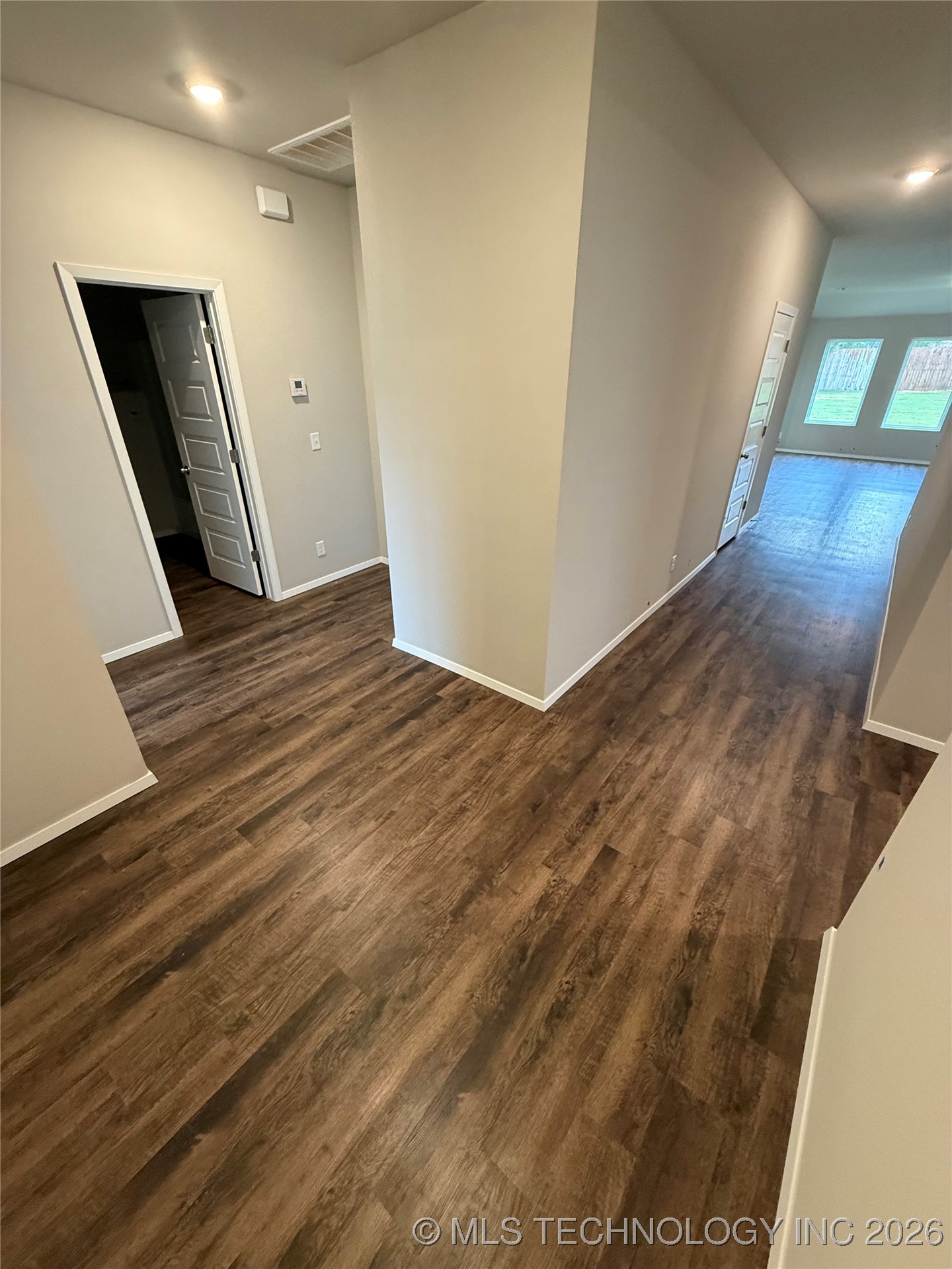 7109 S Maple Avenue Property Photo 8