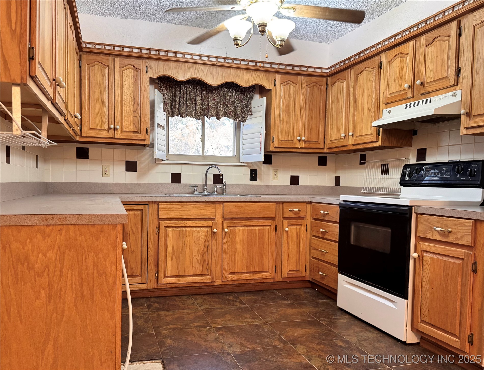 1114 Comet Property Photo 11