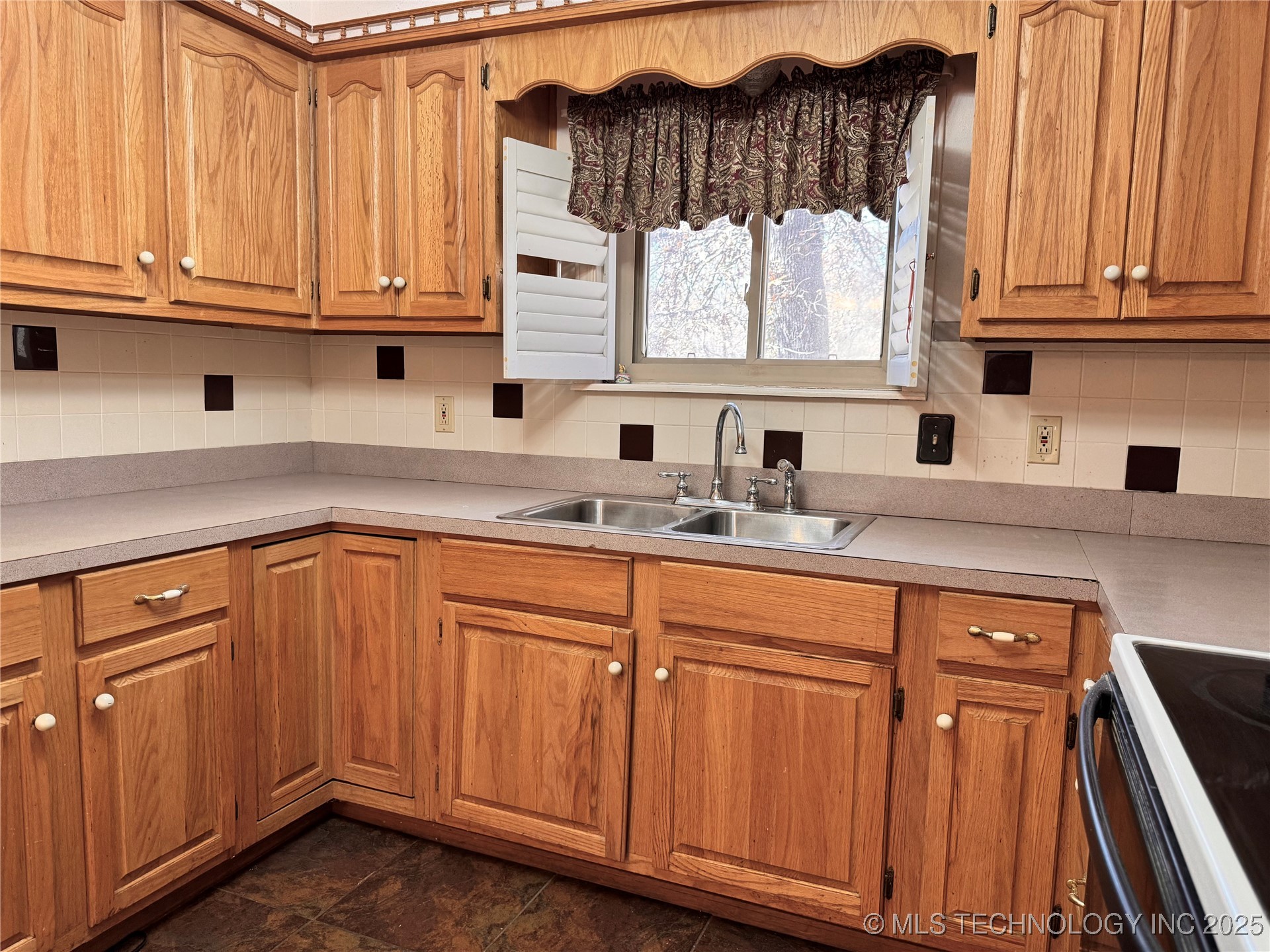 1114 Comet Property Photo 13