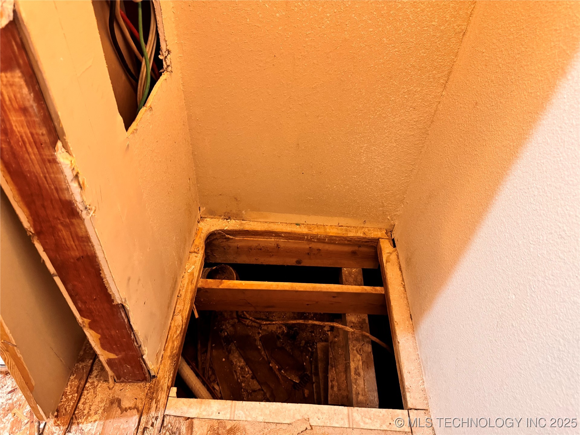 1114 Comet Property Photo 29