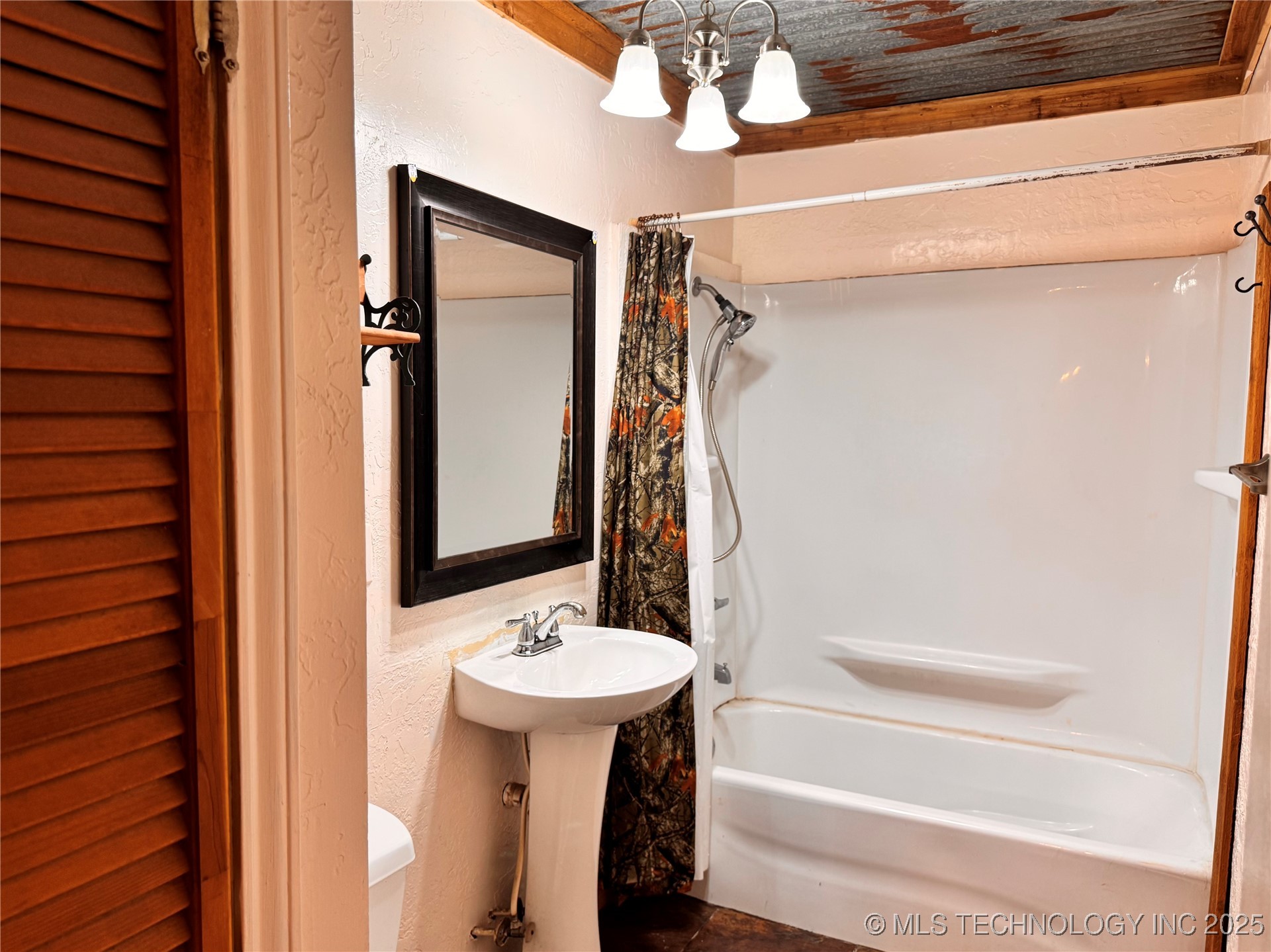 1114 Comet Property Photo 40