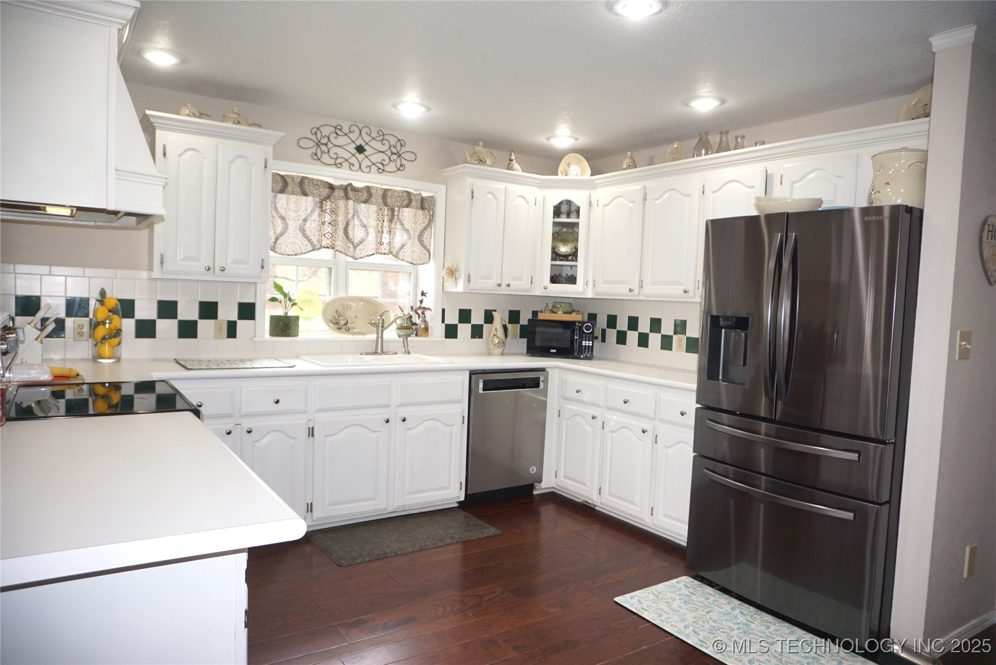 906 N 14 Street Property Photo 8