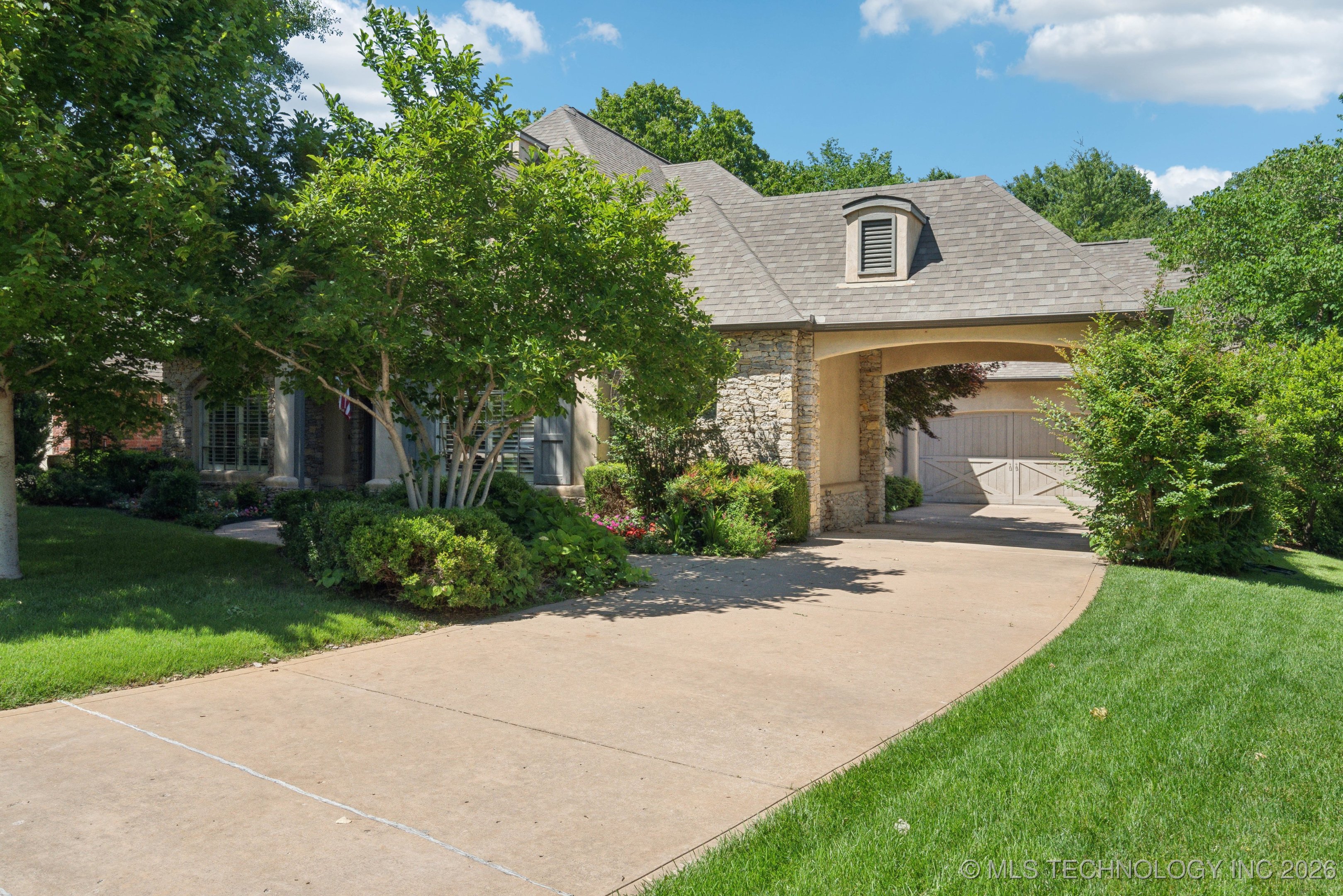 3335 E 93rd Street Property Photo 4