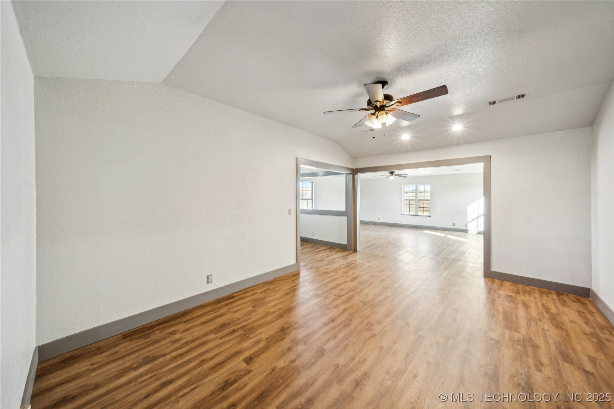 395 Nw B Street Property Photo 5