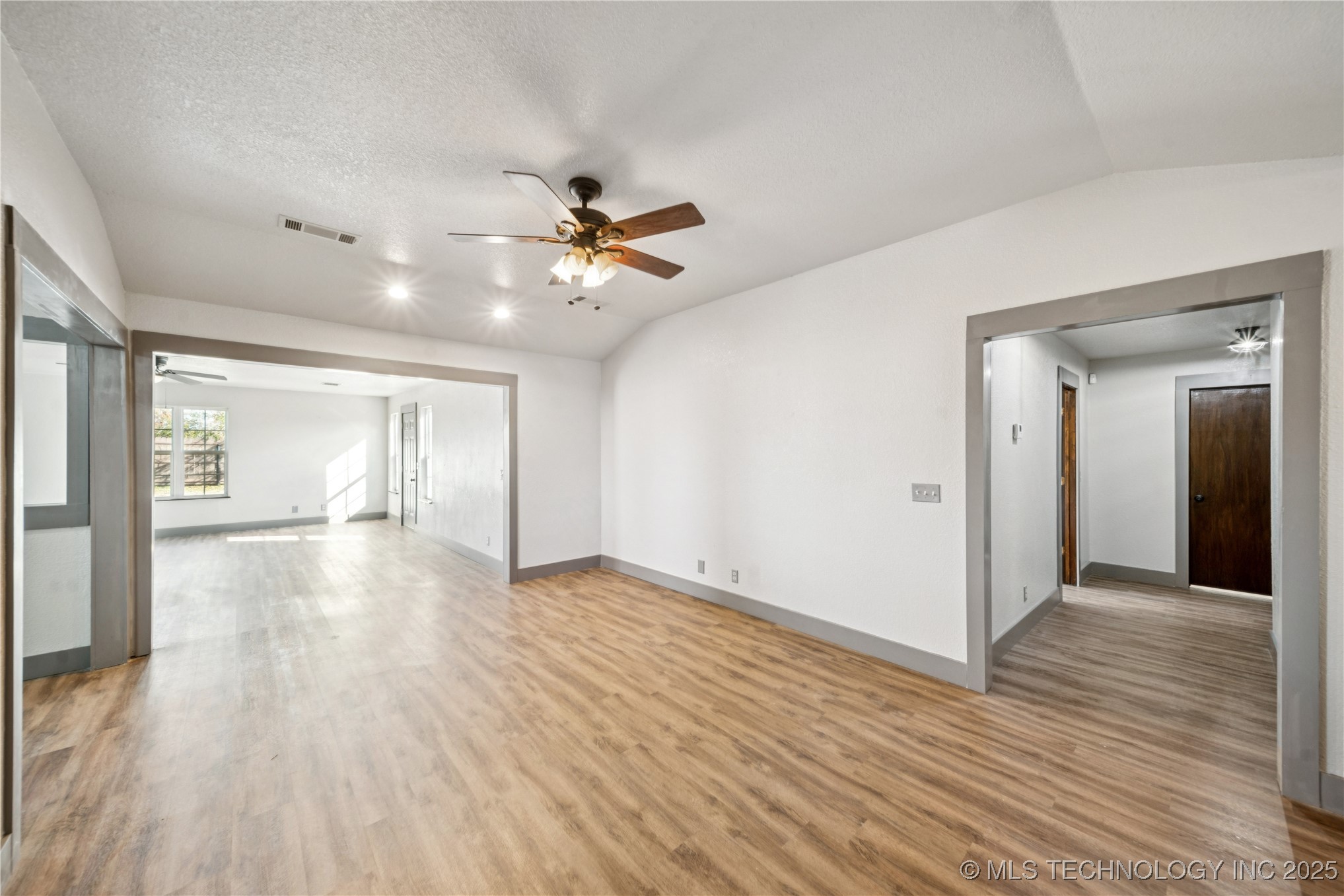 395 Nw B Street Property Photo 6