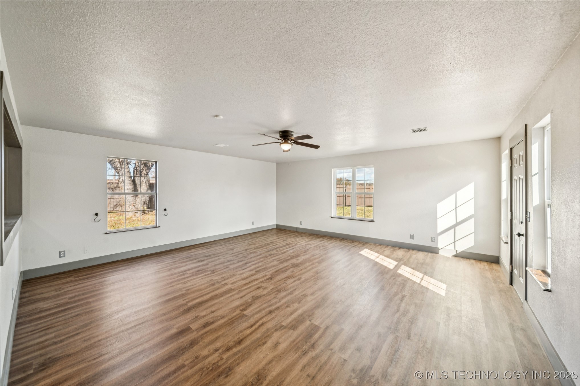 395 Nw B Street Property Photo 9