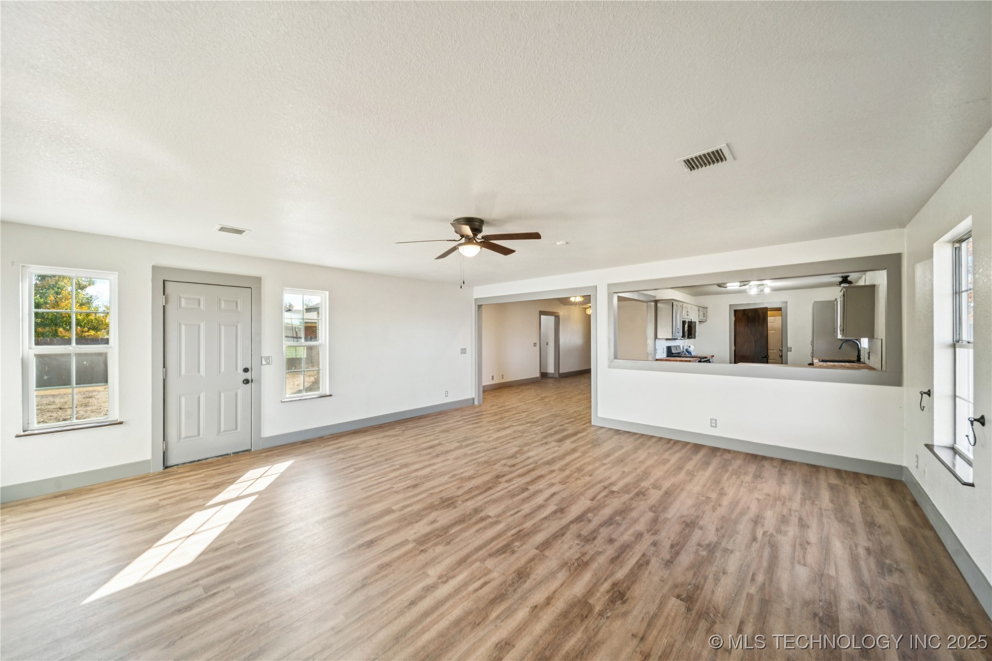 395 Nw B Street Property Photo 11